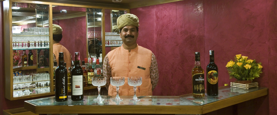 Royal Rajasthan on Wheels, Bar & Lounge